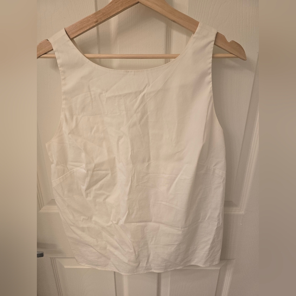 Lovely White Red Valentino Shell With Nack Bow - Picture 2 of 3